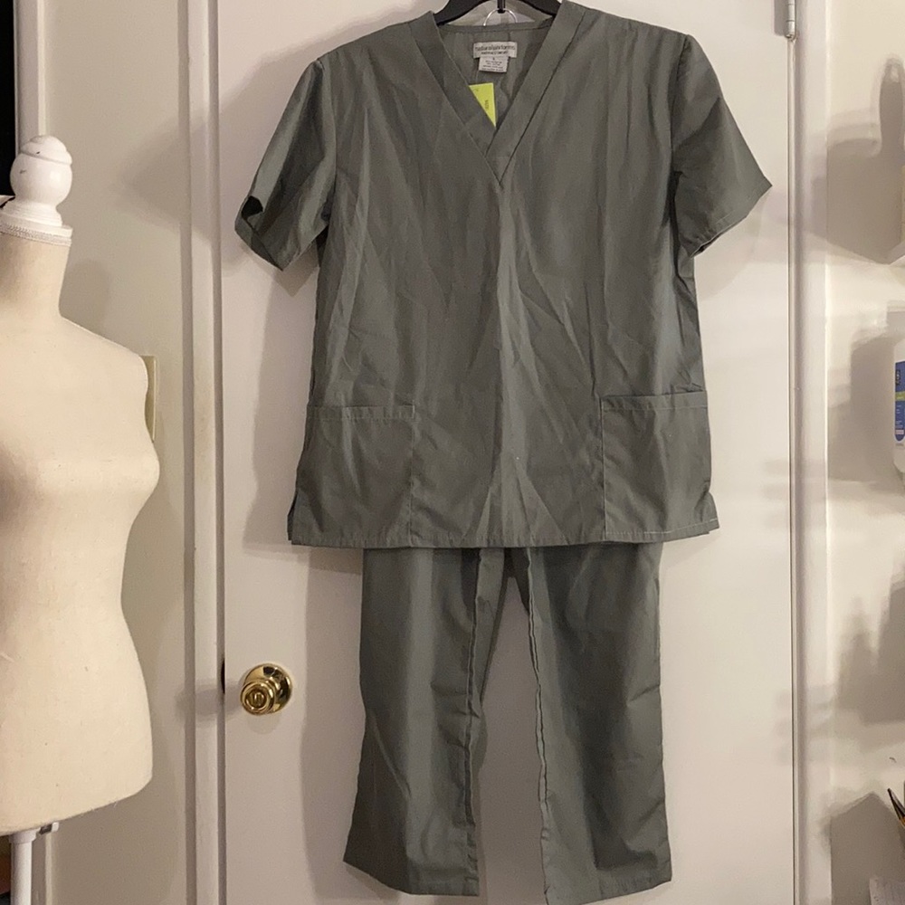 Scrubs set